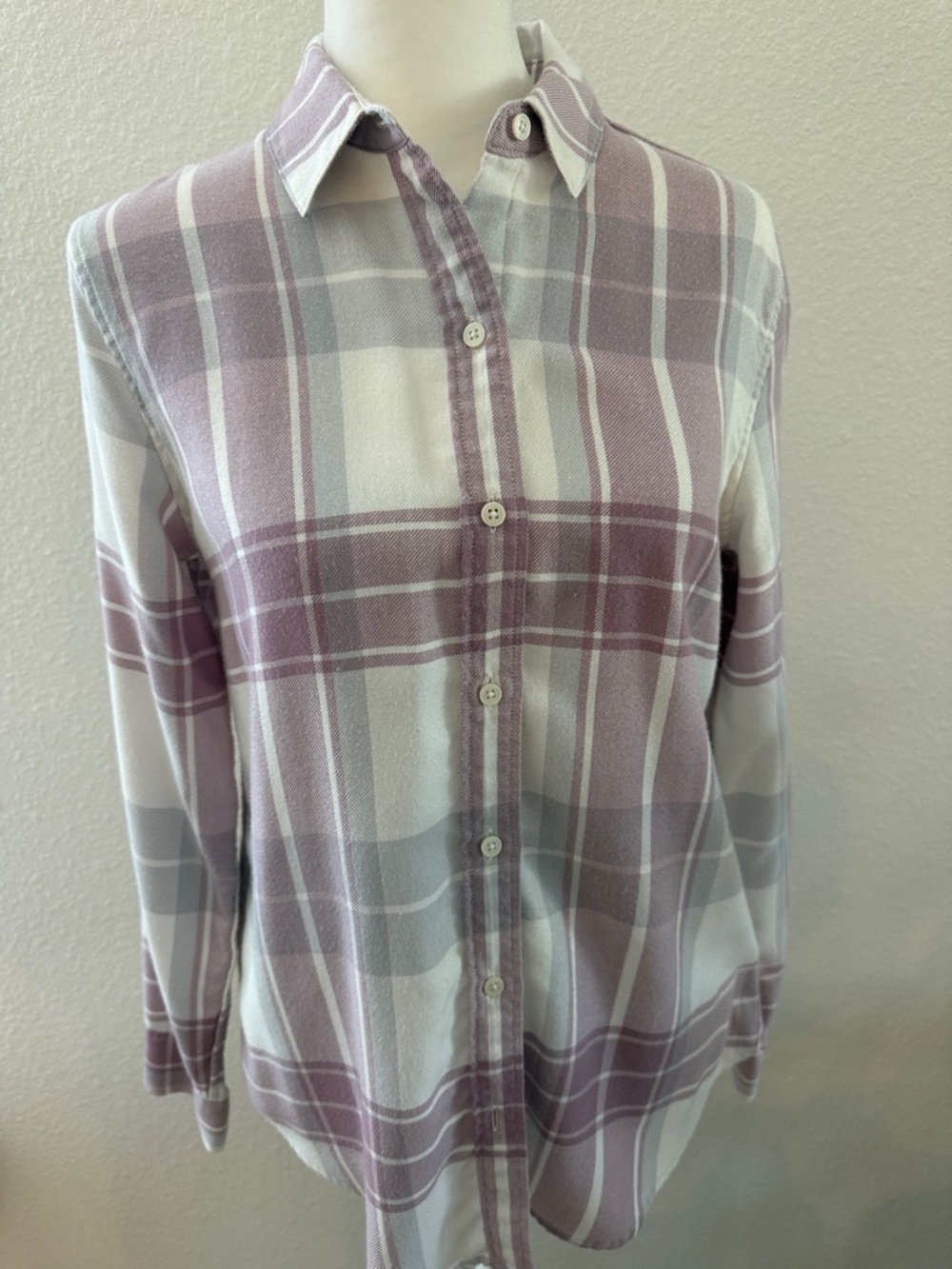 Banana Republic Plaid Button-Down in Mauve and White